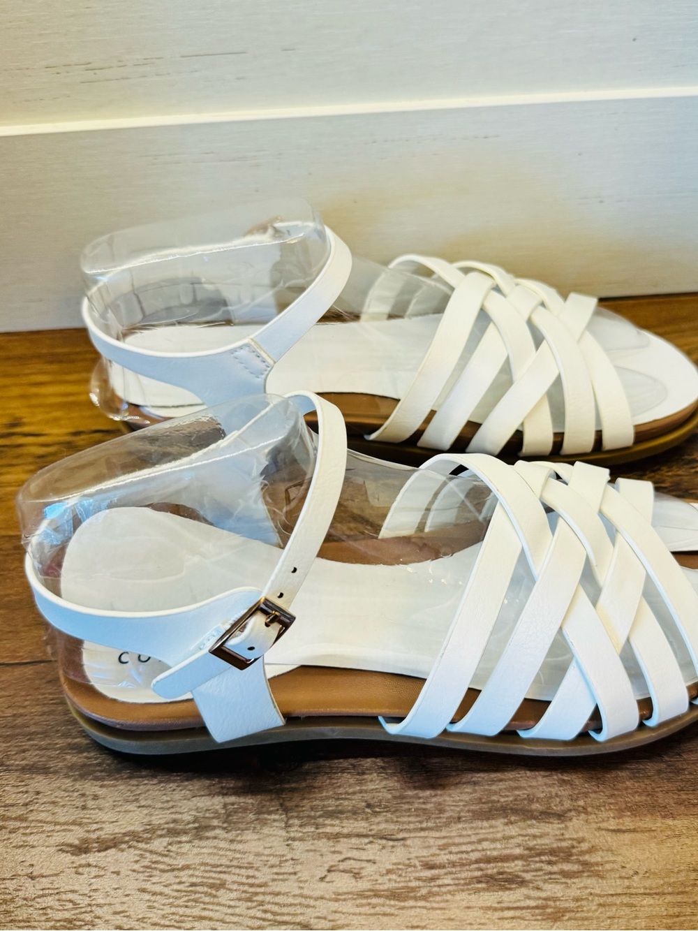 Journee Collection Kimmie White Woven Fisherman Sandals 5.5 - Picture 4 of 8